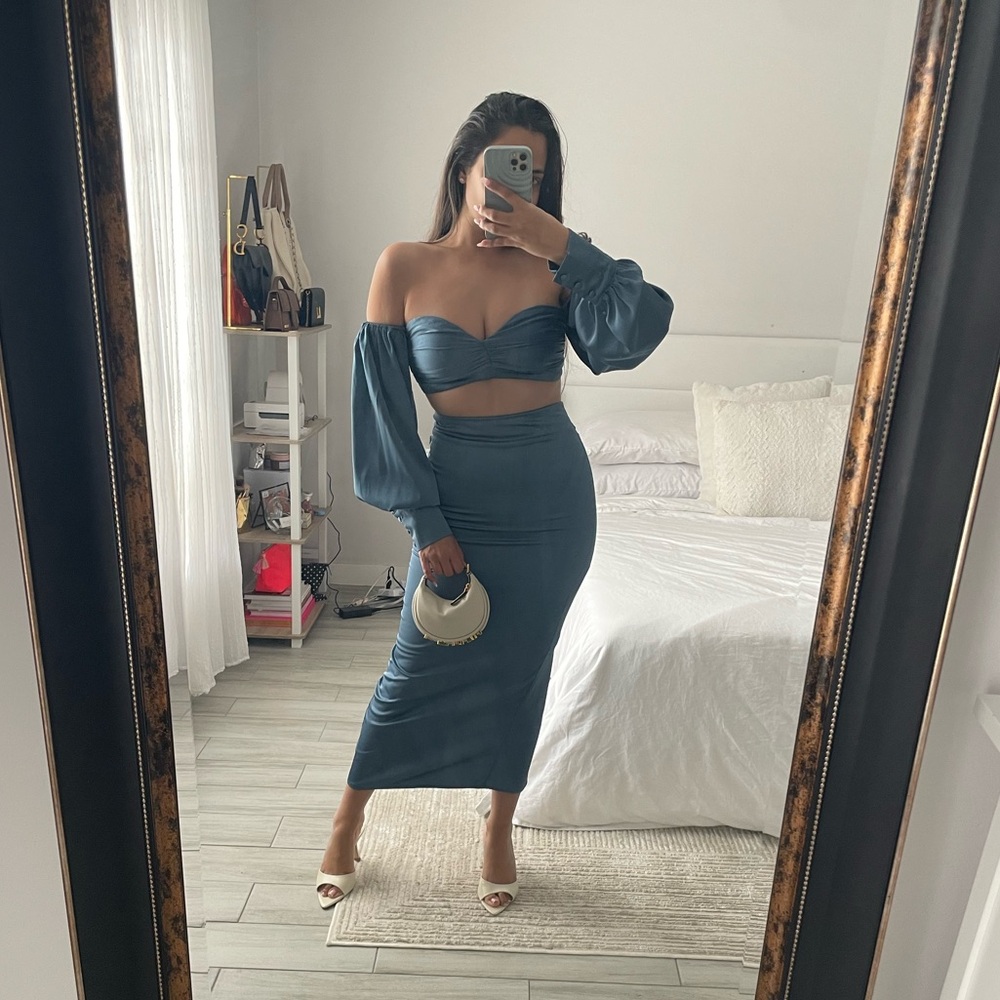 SkyLar Rose Chic Blue Satin Skirt Set